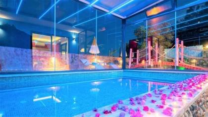 Villa Adalya | Kalkan Açık ve Kapalı Havuzlu Villa Kiralama